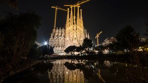 Experience the coastal plain surrounded by mountains and rivers of Barcelona