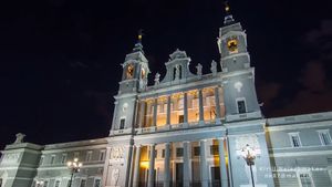 Explore the historical buildings and statues of Madrid, Spain